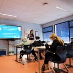 Leerlingen slopen boeken