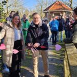 Burgemeester Bouwman opent relatie wandelroute in Beetsterzwaag