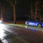 Auto botst tegen boom bij Drachtstercompagnie
