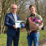 Arjen Biesma vindt eerste kievitsei in Smallingerland