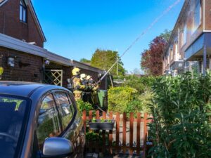 Brand in dak van woning Heerenveen