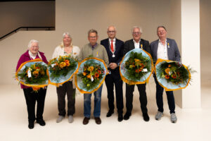 Ridder en vier Leden in de Orde van Oranje Nassau in Smallingerland