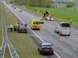 Auto botst op motor op A7 Oudehaske