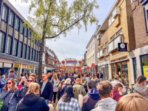 Duizenden bezoekers naar vrijmarkt in Drachten
