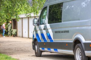 Mogelijk explosieven aangetroffen in garagebox Drachten: onderzoek naar mogelijk verband plofkraak
