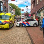 Vrouw gooit spullen uit het raam in centrum Drachten