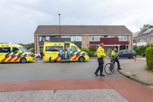 Ouder en kind aangereden op fiets