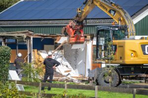 Handhavingsactie tegen illegale activiteiten op perceel Terwispel