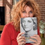 Schrijfster Linda Udo over Zwanenzang: ‘De geënsceneerde verdwijning uit mijn roman bevestigt Spencer niet.’ 