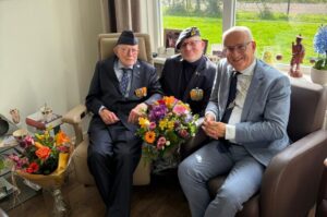 Luchtmachtveteraan Frans de Wilde uit Drachten viert 104e verjaardag