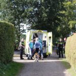Ernstig gewonde na botsing tussen voetganger en fietser Lippenhuizen
